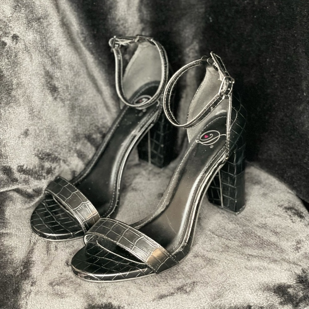 Black Crocodile Patterned Heels